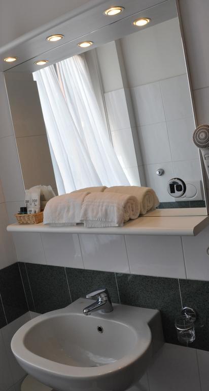 Albergo Della Corona Binasco Εξωτερικό φωτογραφία
