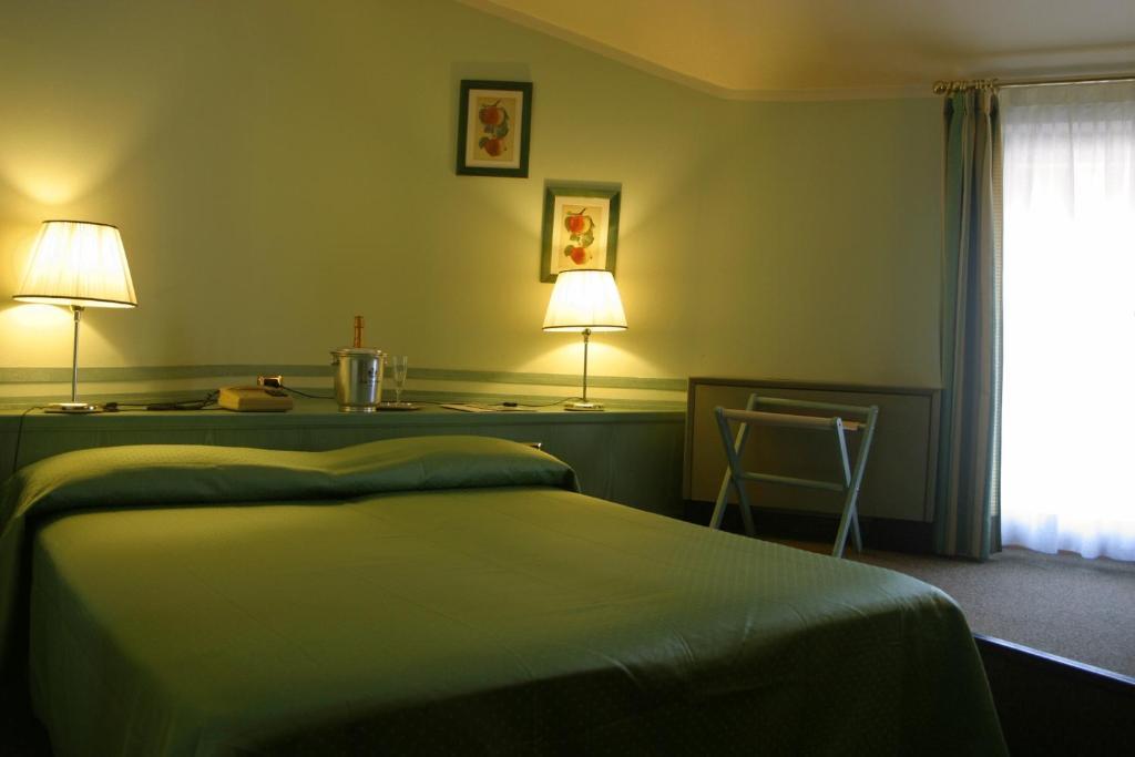 Albergo Della Corona Binasco Εξωτερικό φωτογραφία